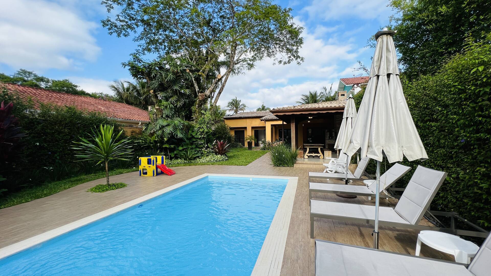 Casa à venda com 4 quartos, 200m² - Foto 3