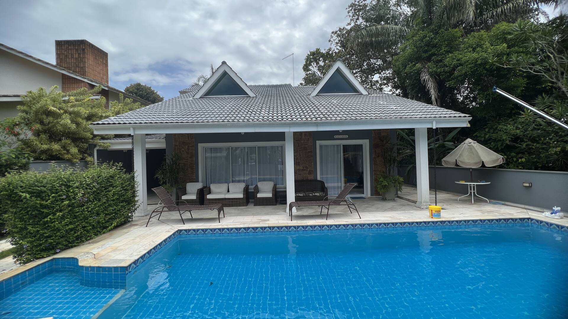 Casa à venda Riviera de São Lourenço, mod. 20 com excelente área verde.