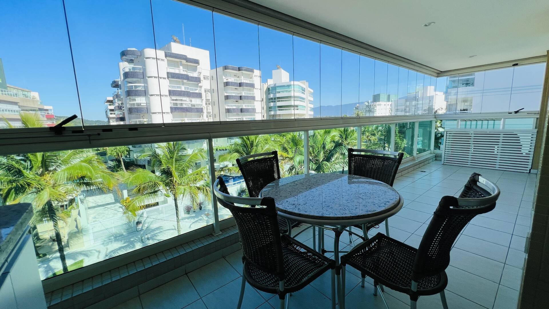 Apartamento à venda na Riviera de São Lourenço!