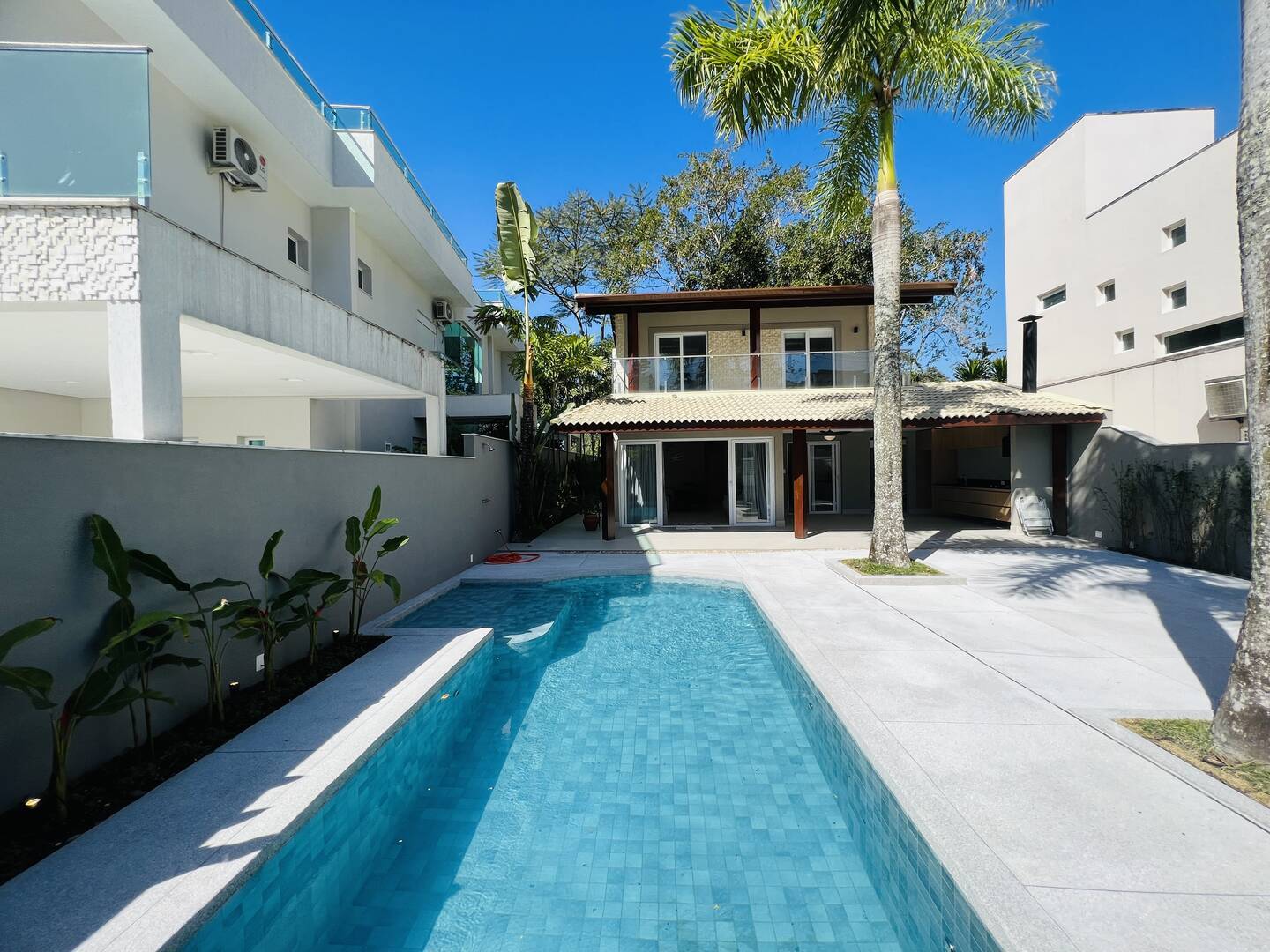 Casa, 4 quartos, 349 m² - Foto 1