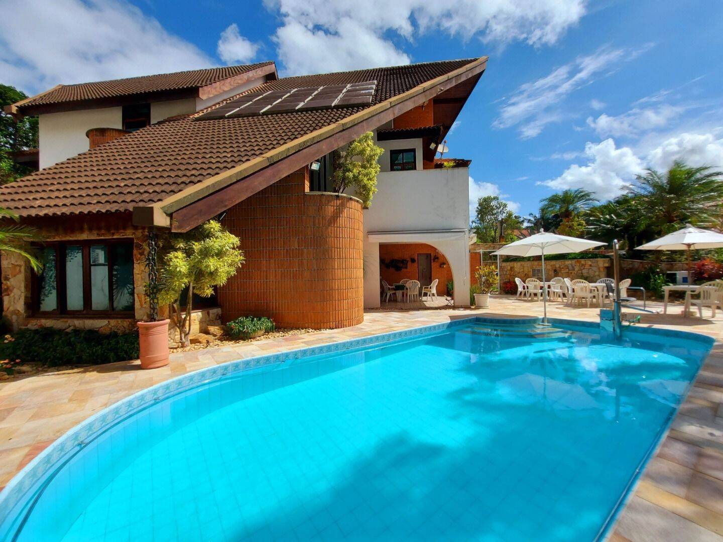 Maravilhosa Oportunidade de Casa à Venda na Riviera, Módulo 18, Rua Larga!
