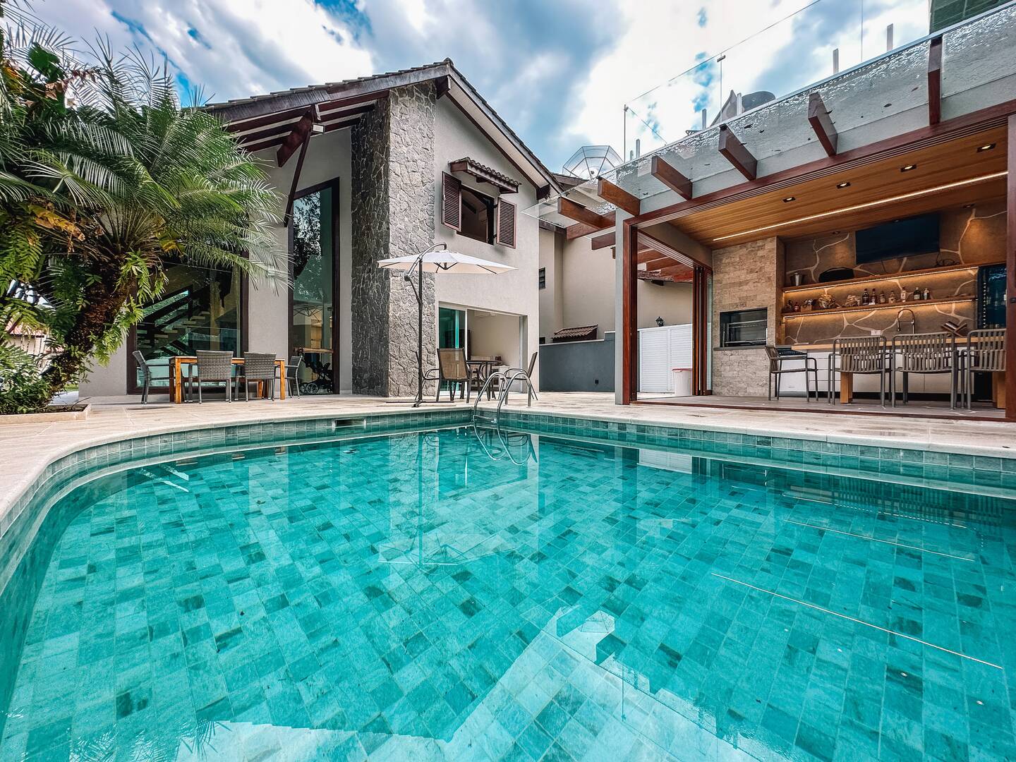 Casa à venda com 04 suítes em Riviera de São Lourenço - Modulo 30