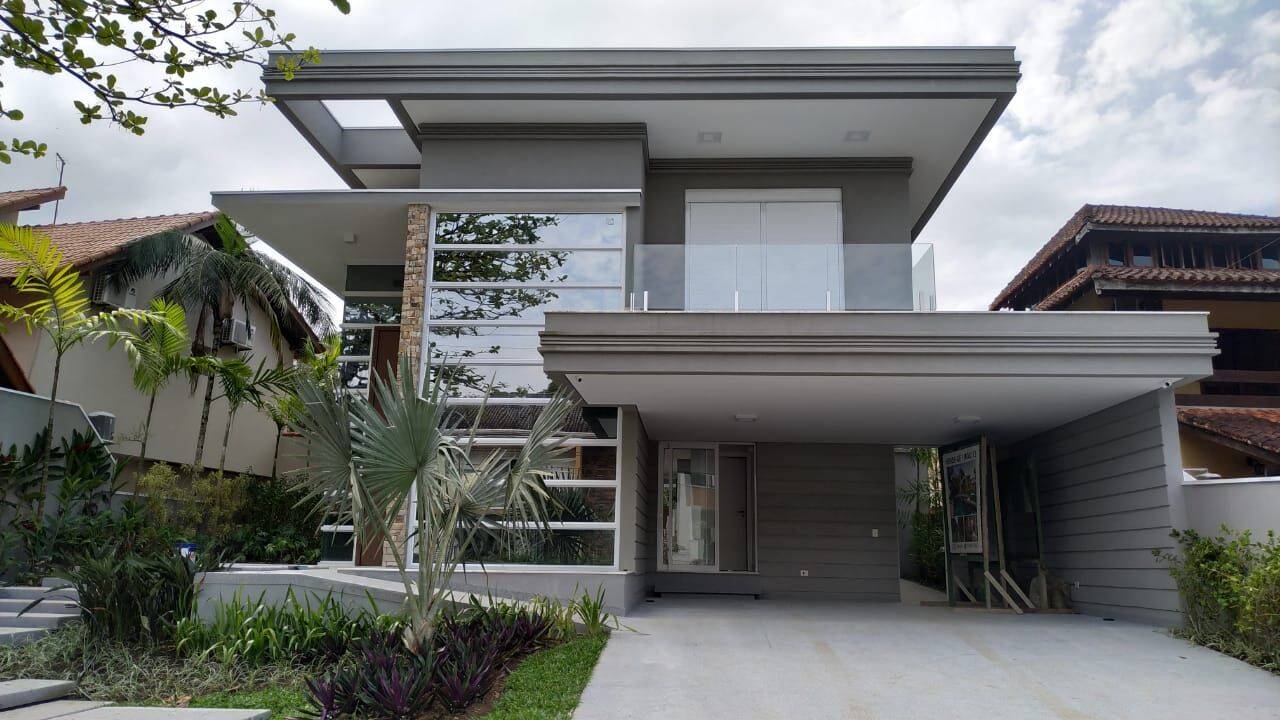 Residência de Luxo com Automação Total e Espaço de Entretenimento Exclusivo