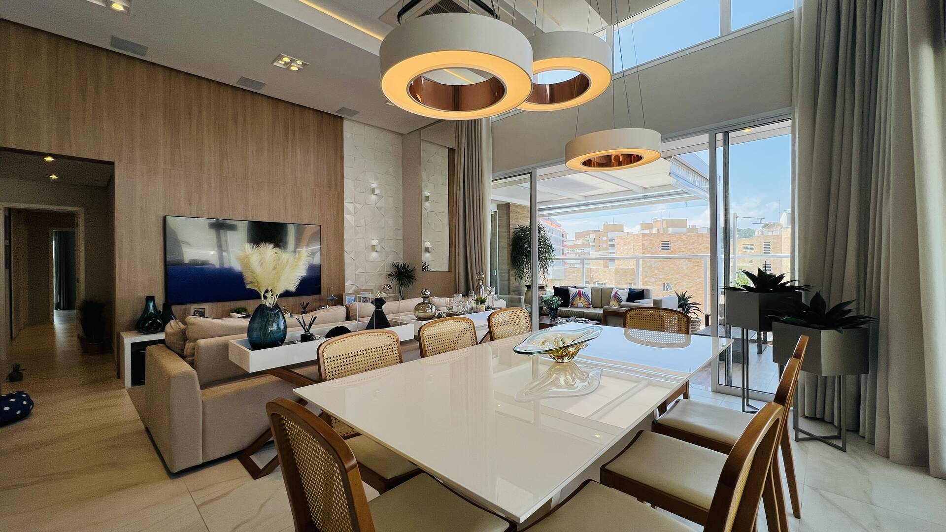 Cobertura Penthouse Finamente Decorada à Venda na Riviera de São Lourenço!