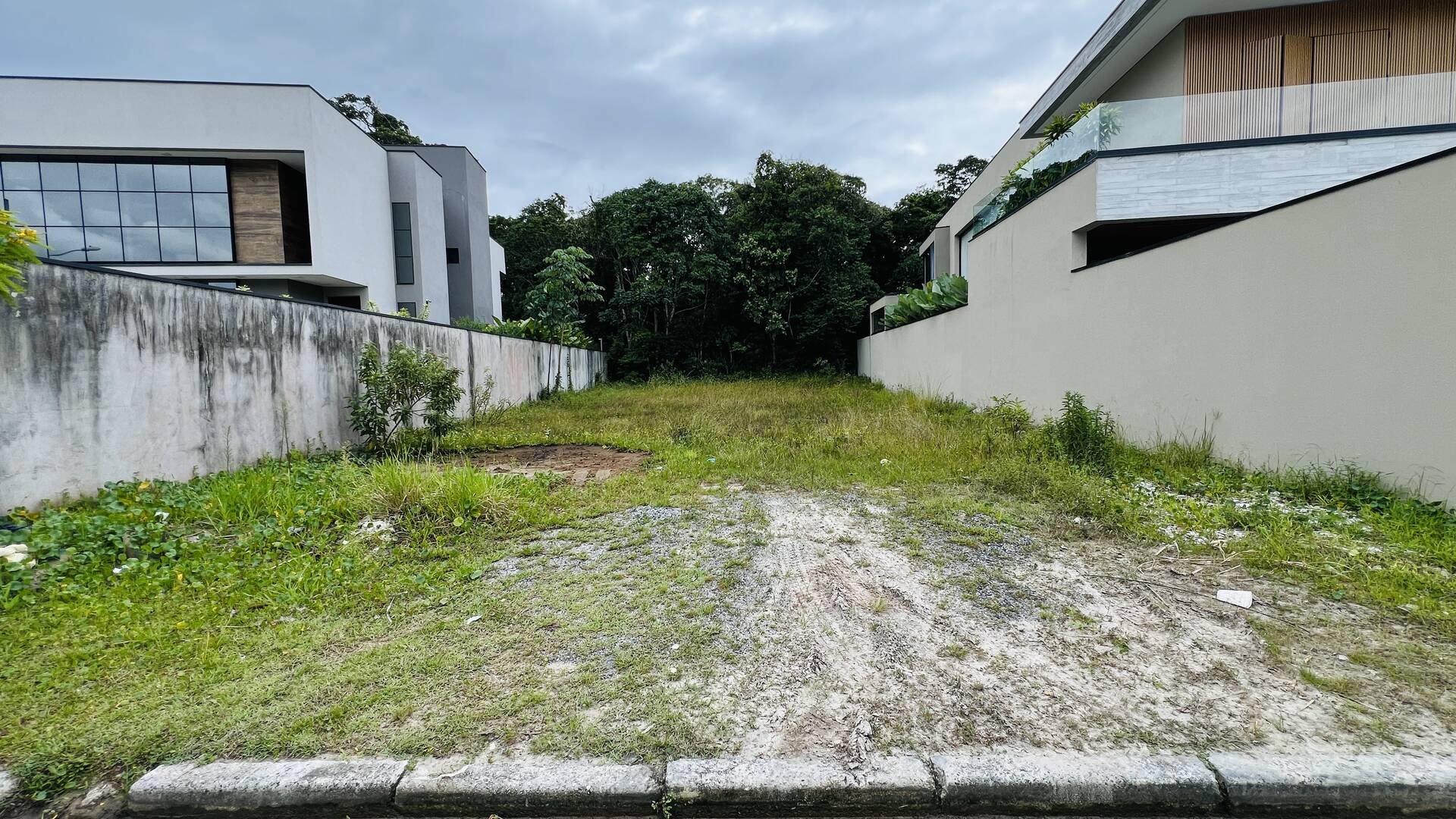 *Riviera de São Lourenço - Módulo 24: Terreno Exclusivo à Venda!*