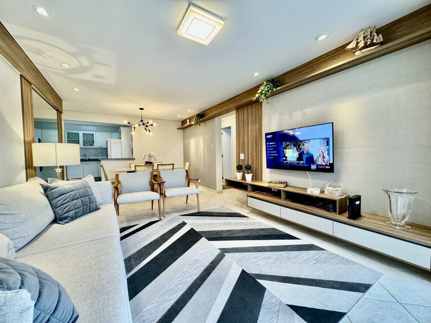 *Acolhedor Apartamento de 03 Dormitórios com Suíte no Módulo 7*