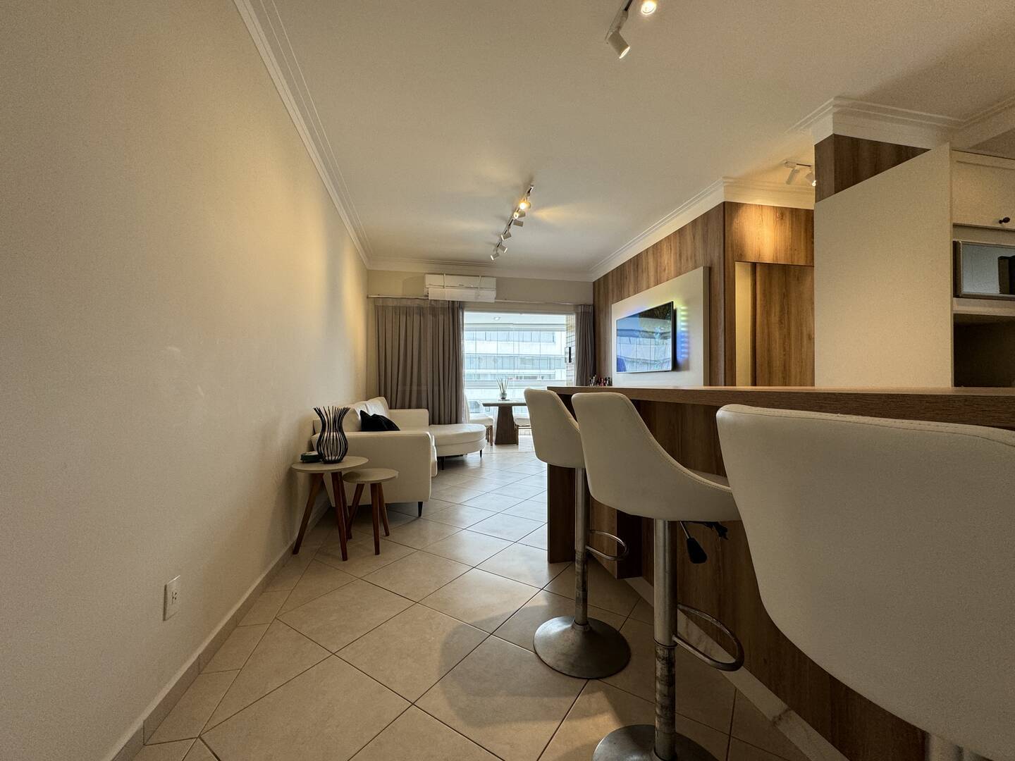 Apartamento Decorado com Sol da Manhã na Riviera à Venda