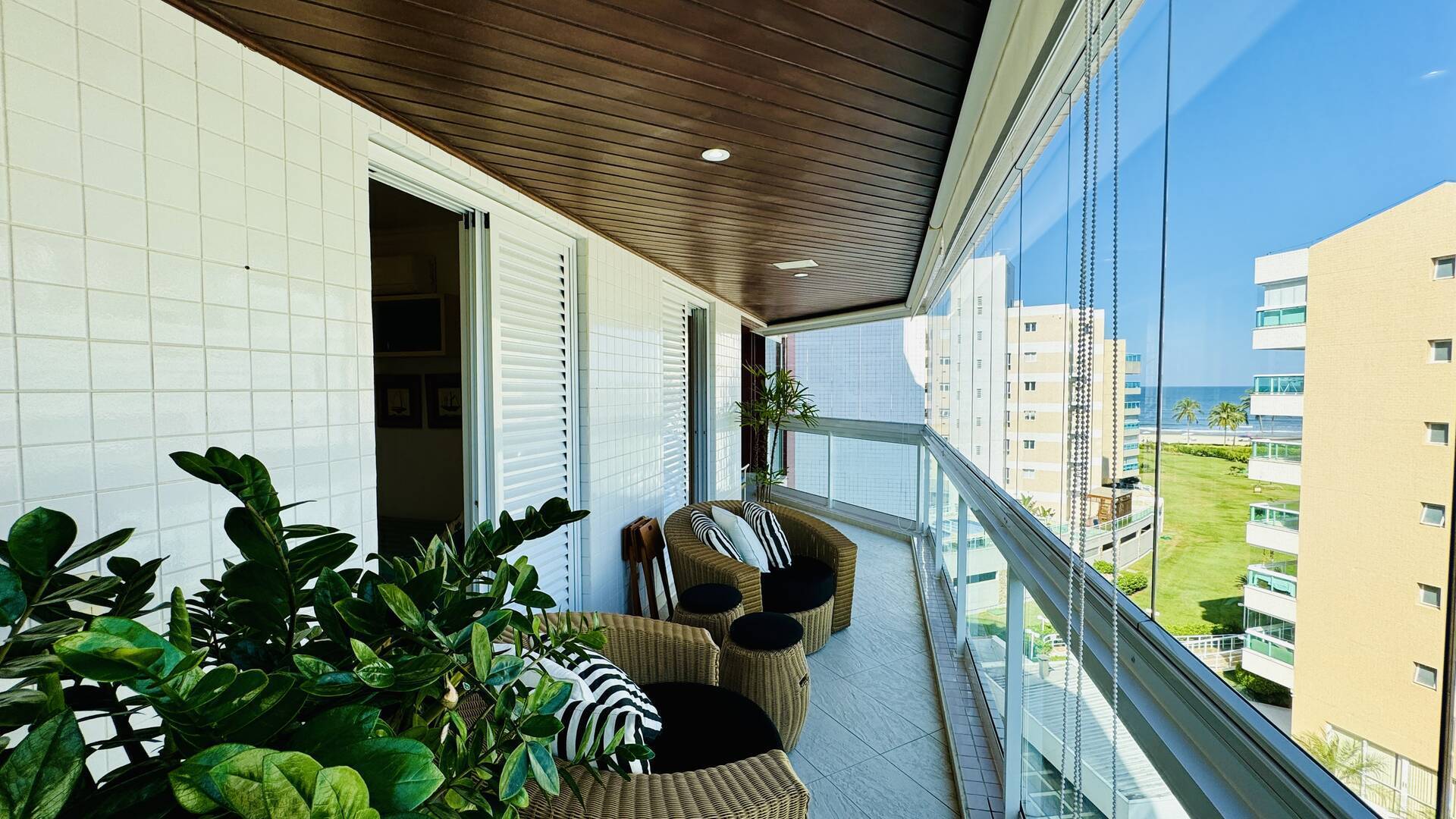 Apartamento com 3 dormitórios à venda, 110 m² por R$ 3.250.000,00 - Riviera