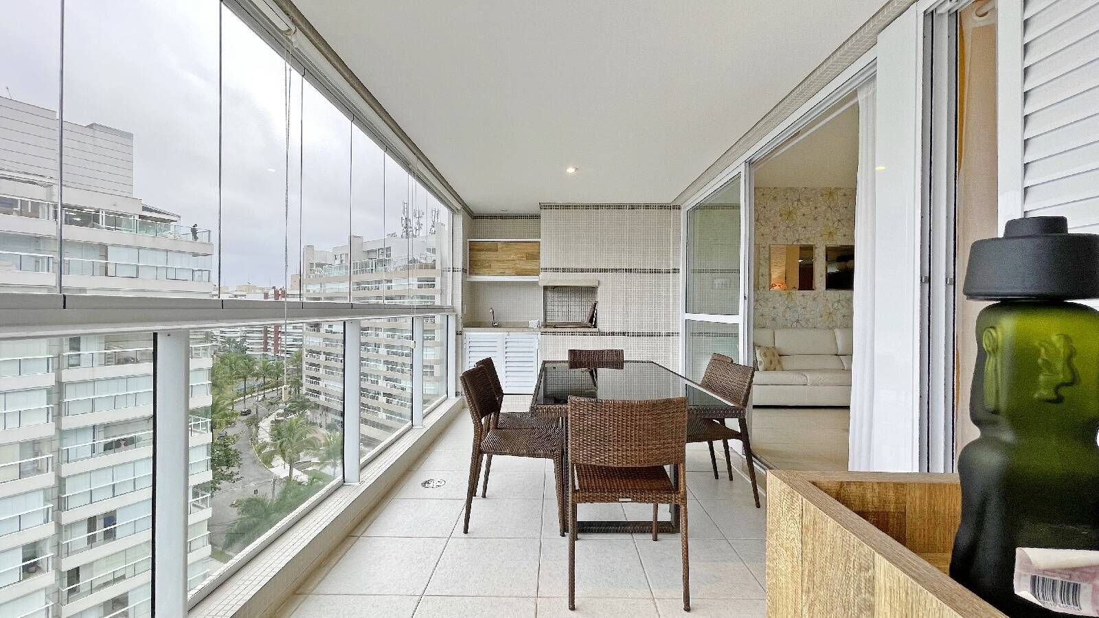 APARTAMENTO 3 SUÍTES Á VENDA NO MÓDULO 08 POR R$3.900.000,00
