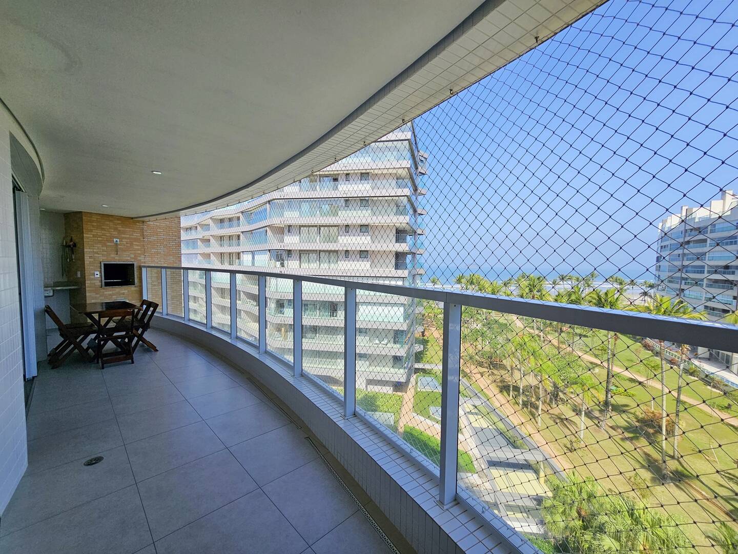 EXCLUSIVIDADE E CONFORTO COM VISTA DESLUMBRANTE PARA O MAR