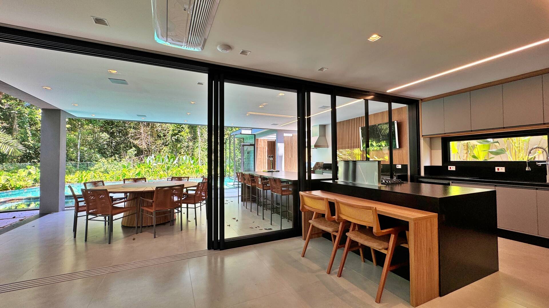 Casa à venda com 6 quartos, 650m² - Foto 12