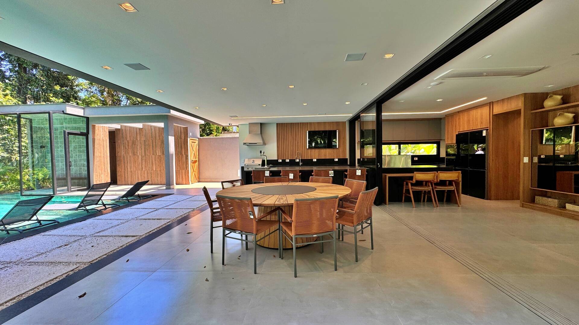 Casa à venda com 6 quartos, 650m² - Foto 14