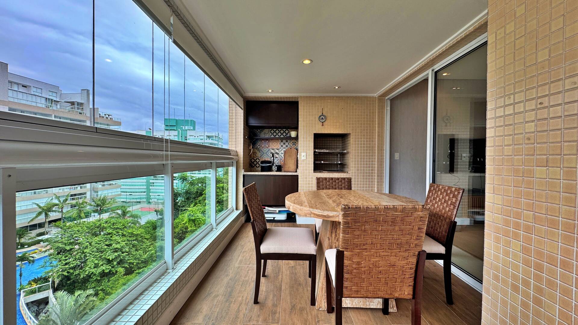 Apartamento com 3 dormitórios à venda, 95 m² por R$ 2.600.000,00 - Riviera