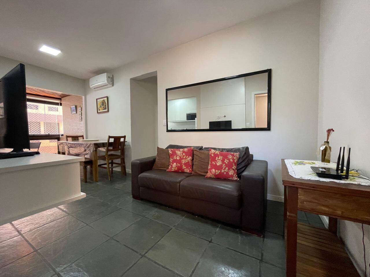 Apartamento com 2 dormitórios à venda, 65 m² por R$ 1.300.000 - Riviera