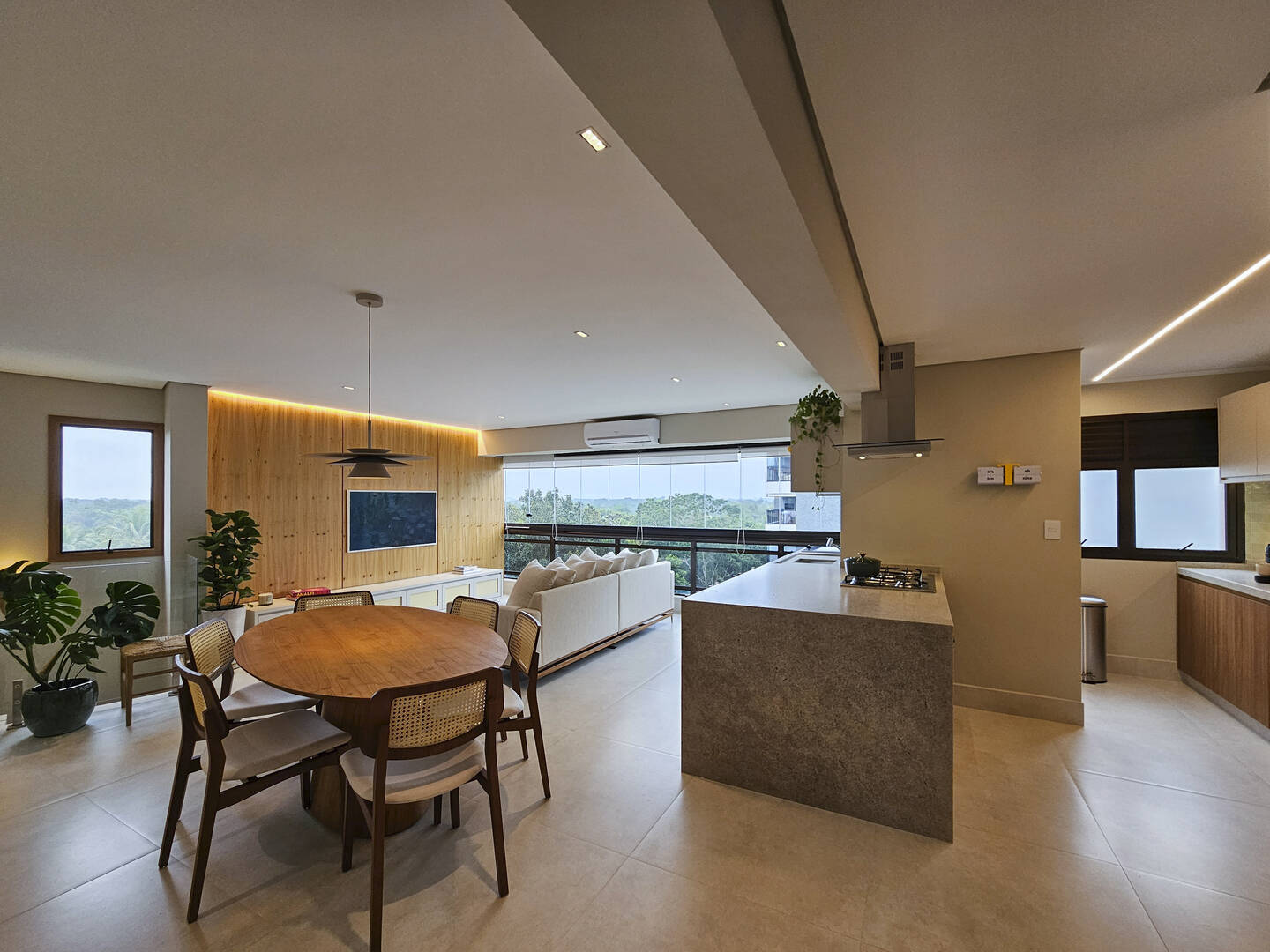 Apartamento com 3 dormitórios à venda, 114 m² por R$ 2.590.000,00 - Riviera