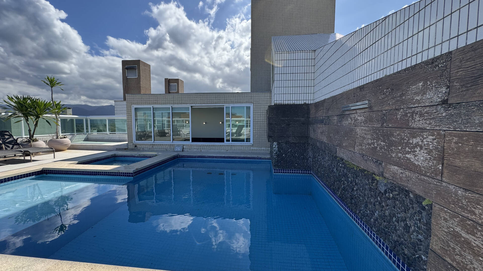 Cobertura à venda com 6 quartos, 414m² - Foto 1