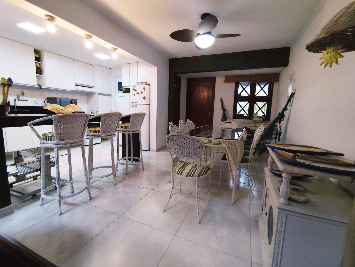 Casa à venda com 3 quartos, 110m² - Foto 2