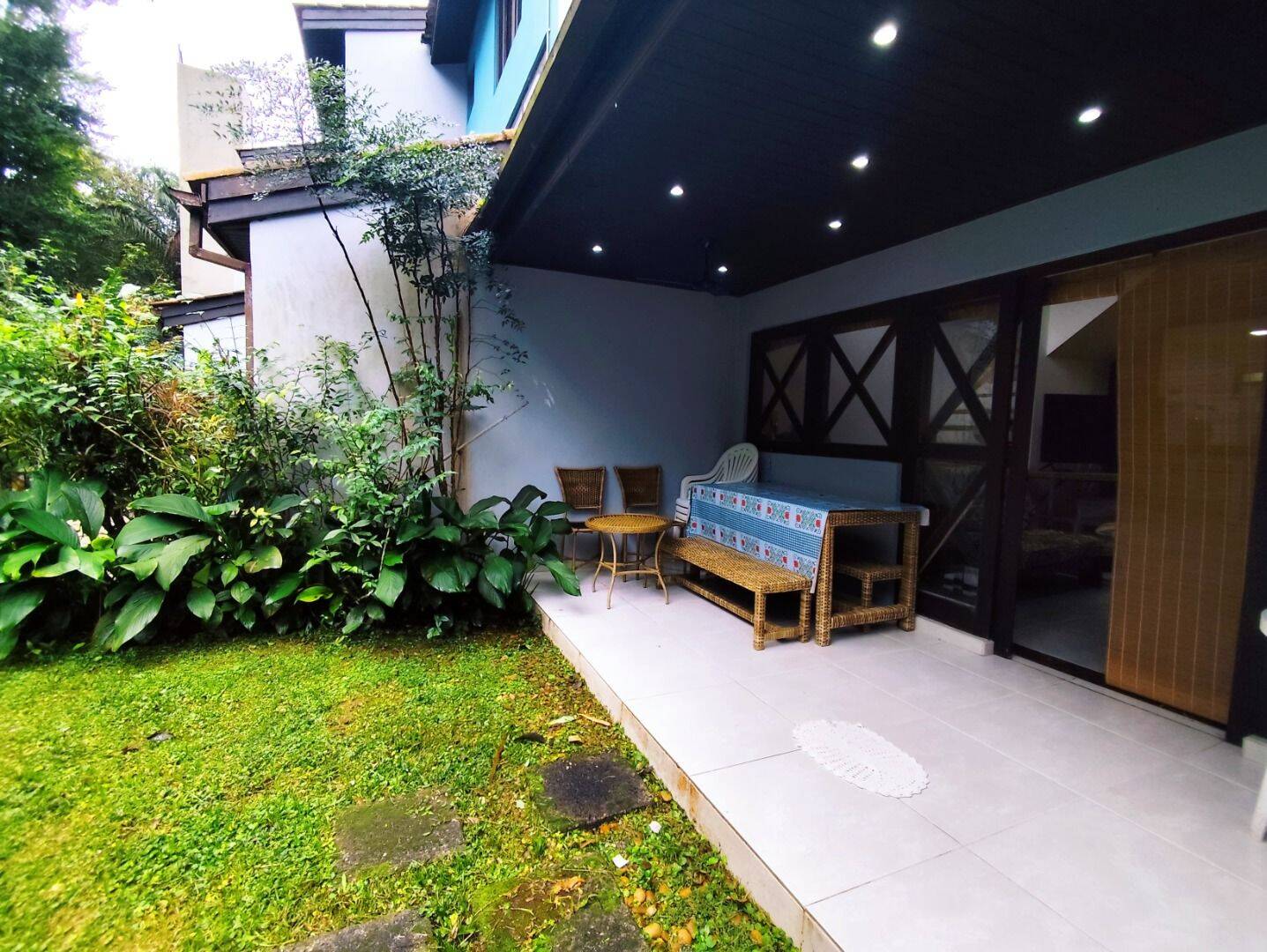 Casa à venda com 3 quartos, 110m² - Foto 1