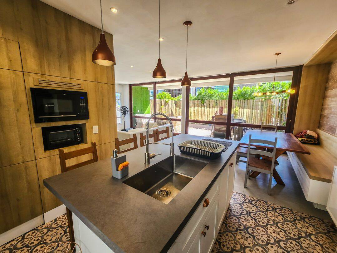 Village com 4 dormitórios à venda, 232 m² por R$ 2.710.000,00 - Riviera