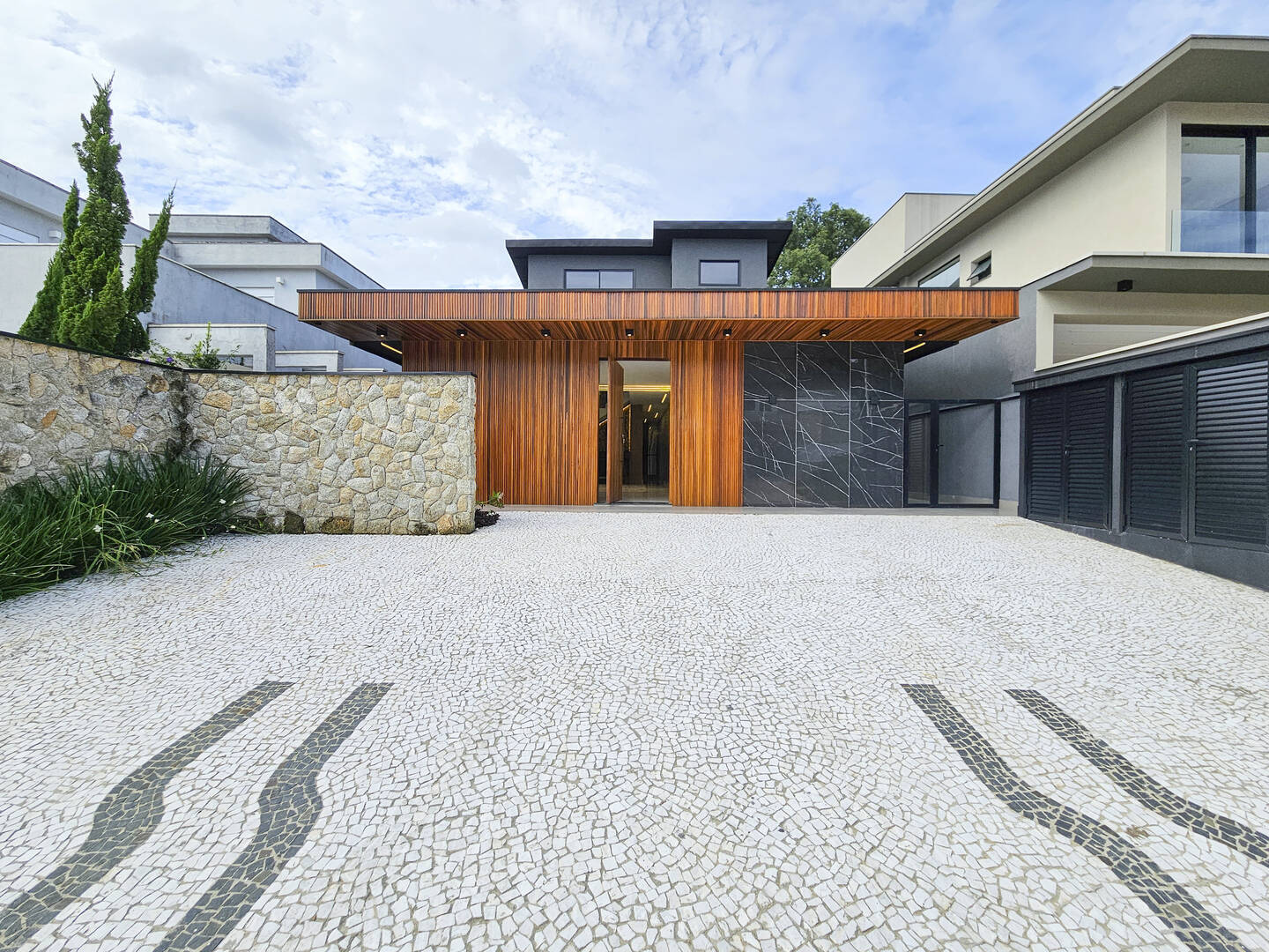 Casa, 5 quartos, 273 m² - Foto 2