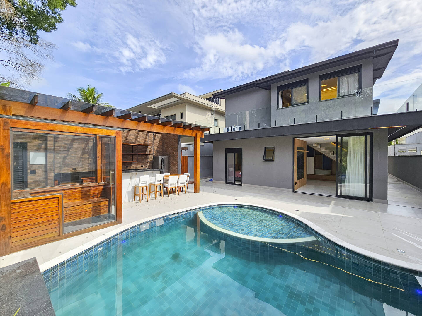 Casa, 5 quartos, 273 m² - Foto 1