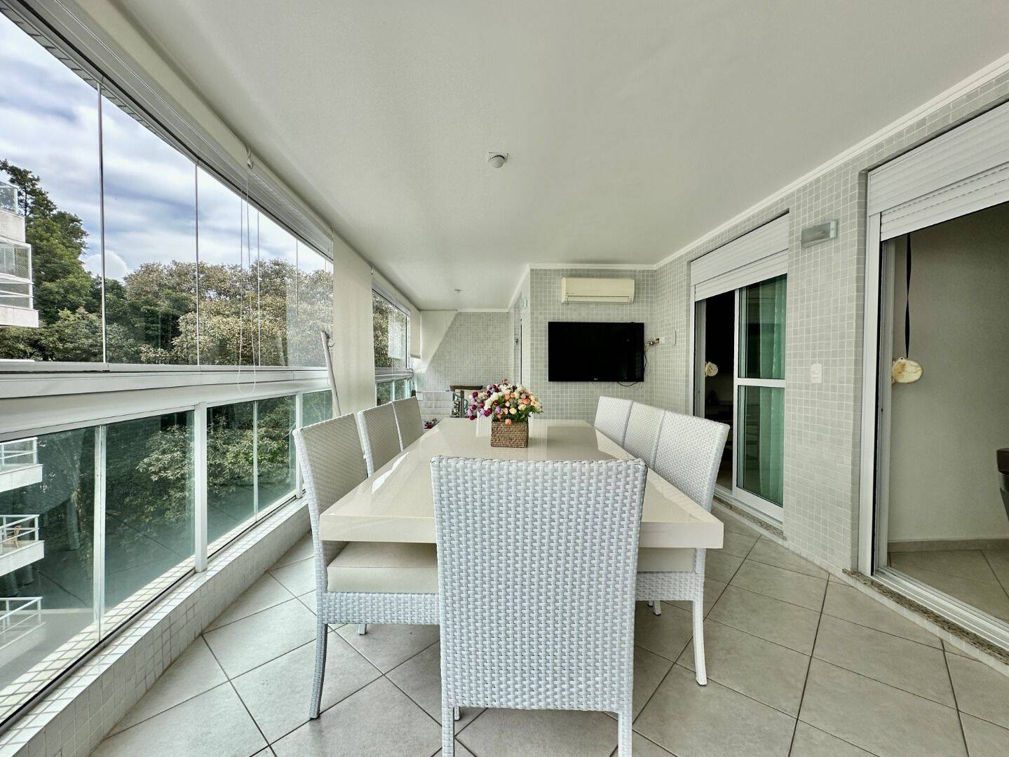 Apartamento à venda com 3 quartos, 124m² - Foto 1