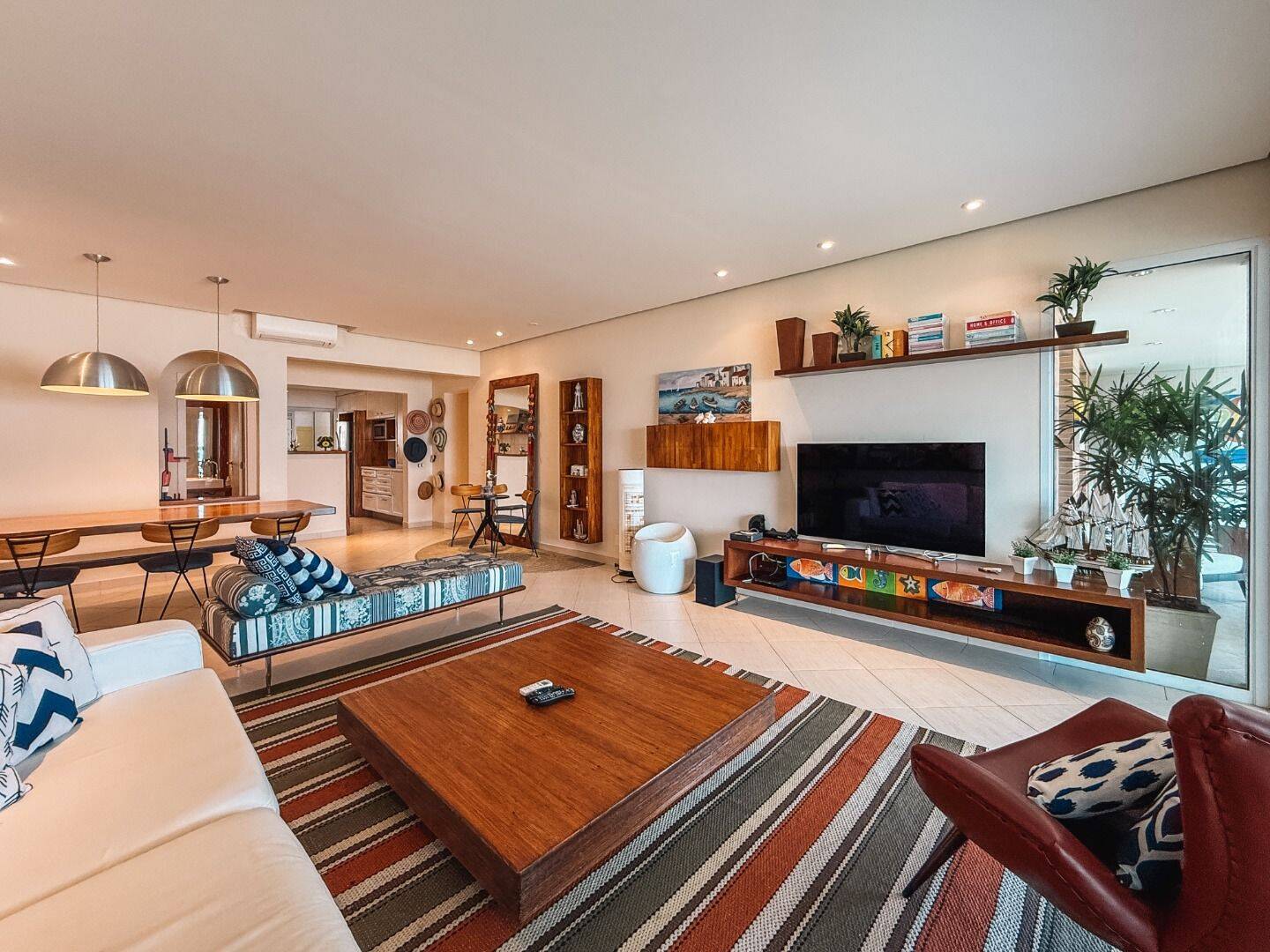 Apartamento à venda com 4 quartos, 214m² - Foto 1