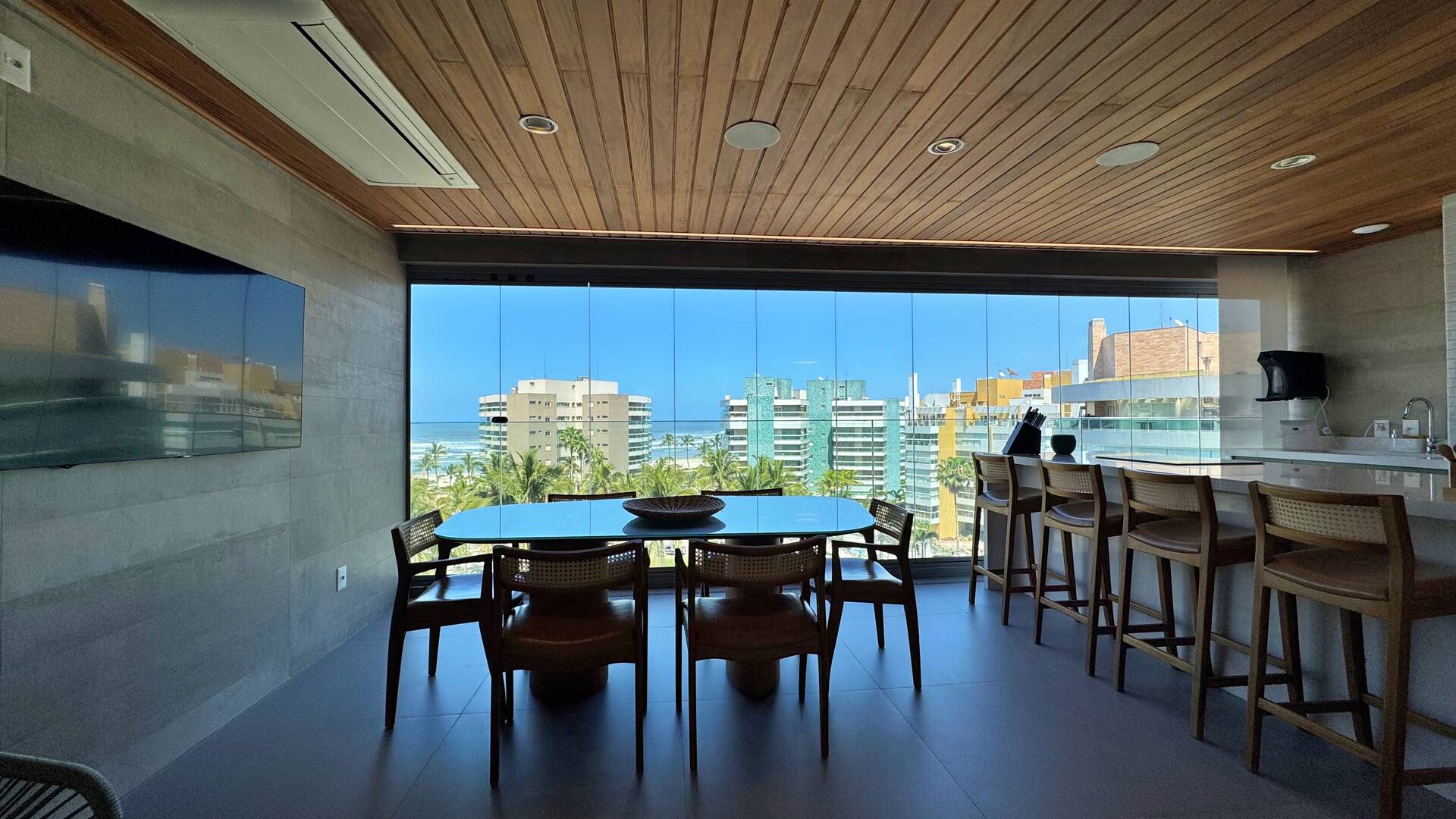 Apartamento à venda com 3 quartos, 140m² - Foto 2