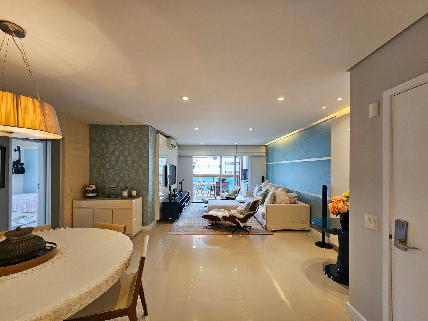 Apartamento à venda com 4 quartos, 228m² - Foto 1