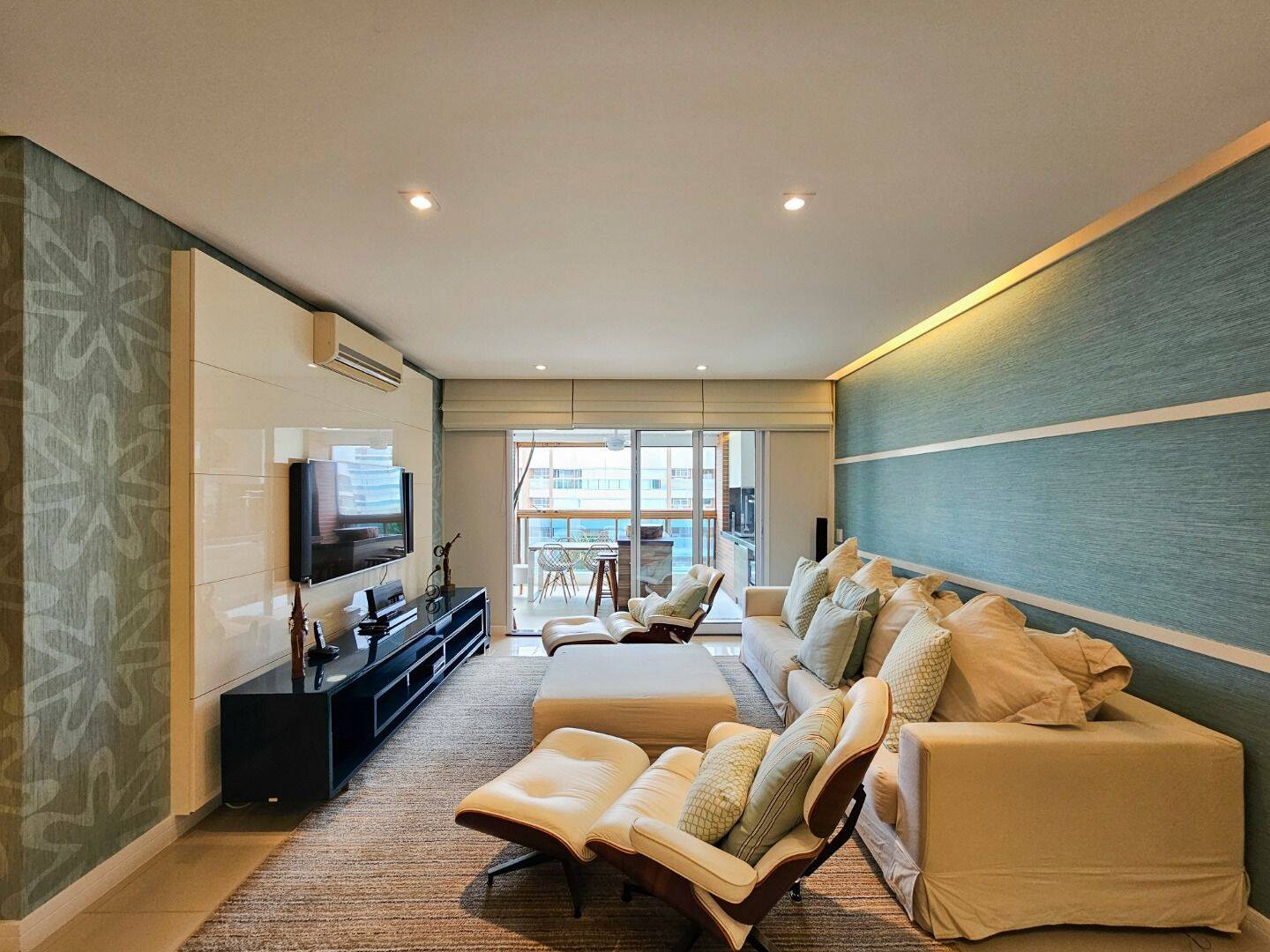Apartamento à venda com 4 quartos, 228m² - Foto 2