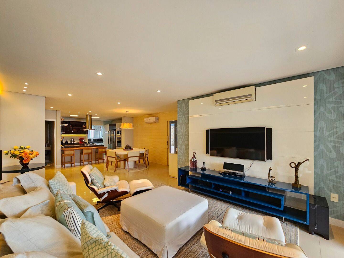 Apartamento à venda com 4 quartos, 228m² - Foto 3