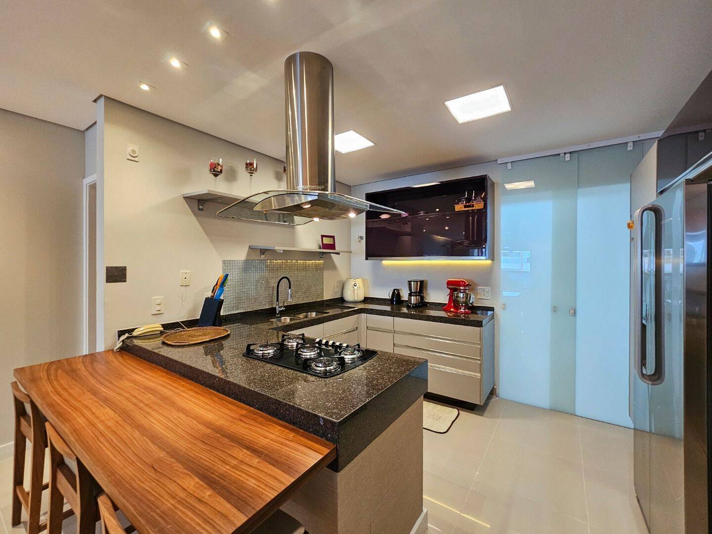 Apartamento à venda com 4 quartos, 228m² - Foto 4