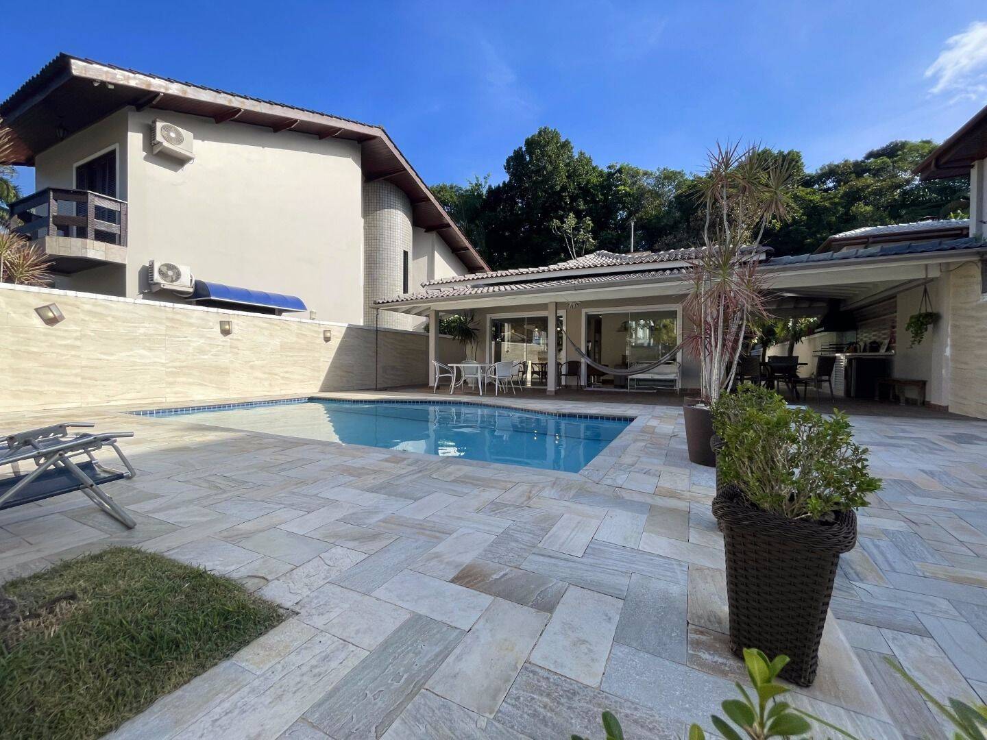 Casa, 4 quartos, 240 m² - Foto 1