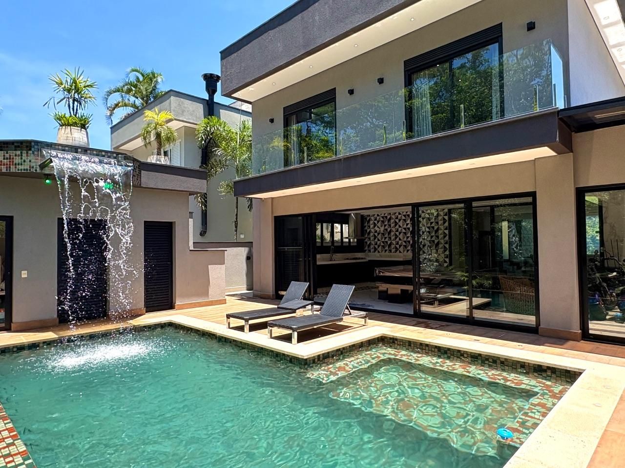 Casa, 5 quartos, 360 m² - Foto 1