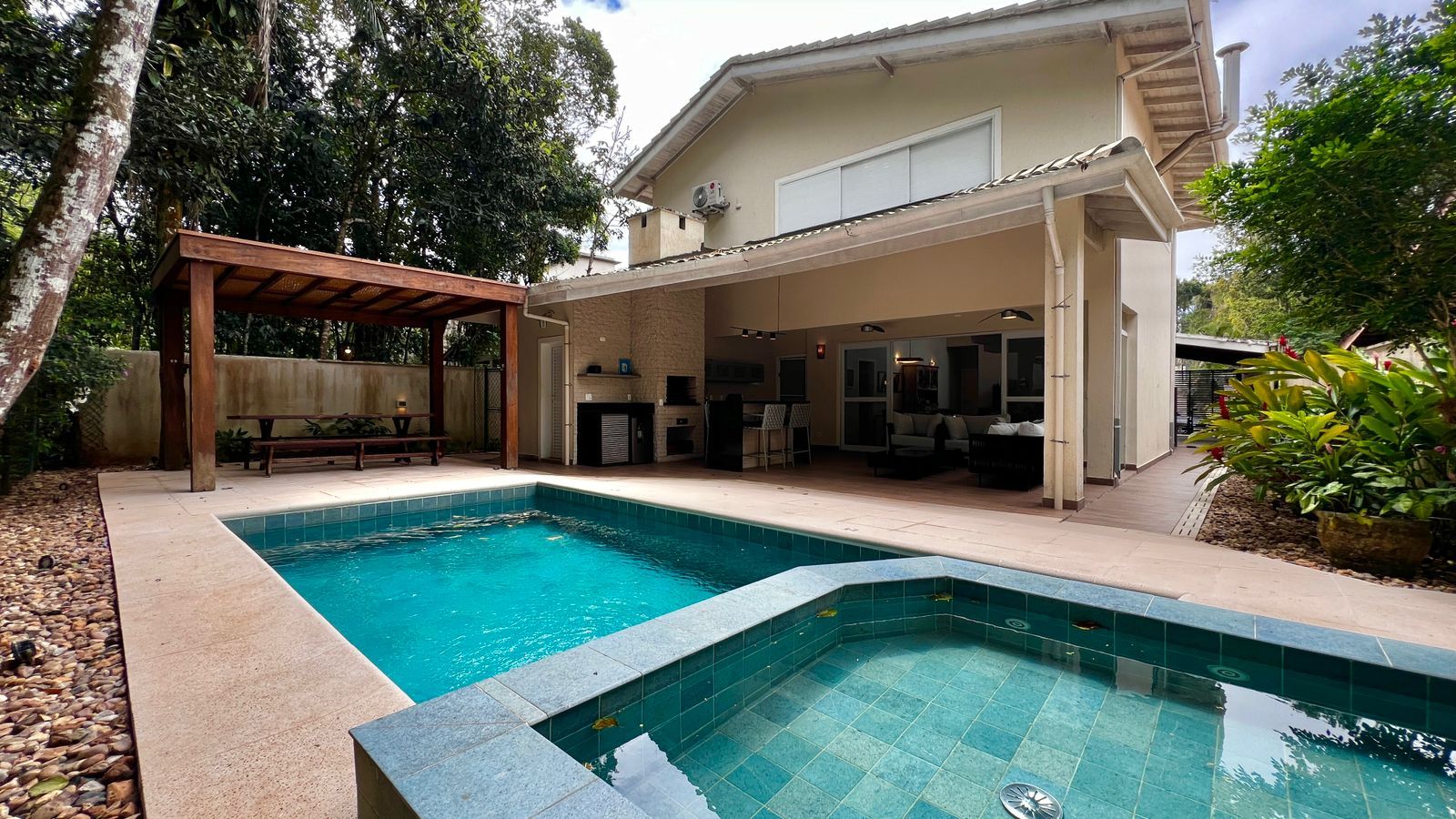 Casa, 4 quartos, 226 m² - Foto 1