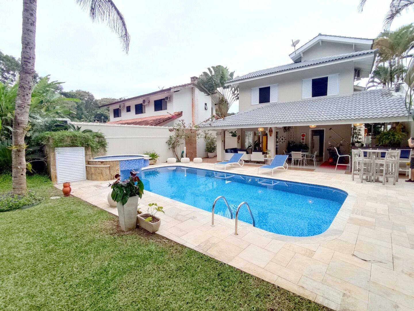 Casa, 4 quartos, 243 m² - Foto 2